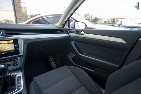 Volkswagen Passat 2018 - фото 21