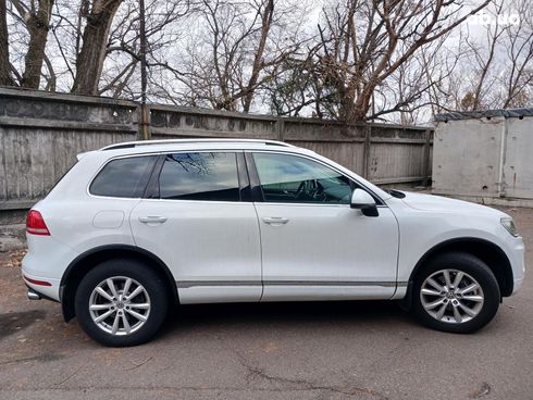 Volkswagen Touareg 2013 белый - фото 4