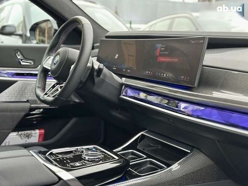 BMW i7 2023 - фото 17