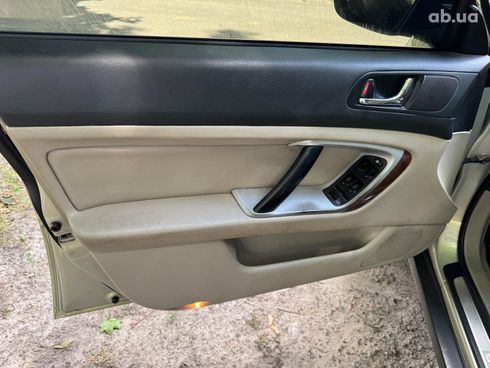 Subaru Legacy 2005 бежевый - фото 9