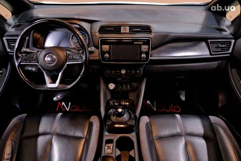 Nissan Leaf 2017 белый - фото 7