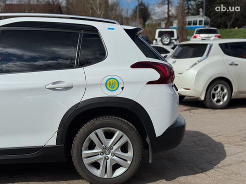 Peugeot 2008 2019 белый - фото 17