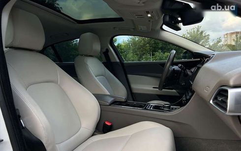 Jaguar XE 2016 - фото 9