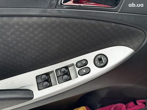 Hyundai Accent 2012 красный - фото 9