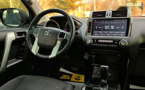 Toyota Land Cruiser Prado 2017 - фото 15