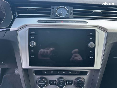 Volkswagen Passat 2018 черный - фото 17