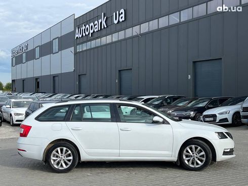 Skoda Octavia 2017 белый - фото 5