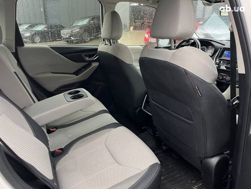 Subaru Forester 2018 белый - фото 8
