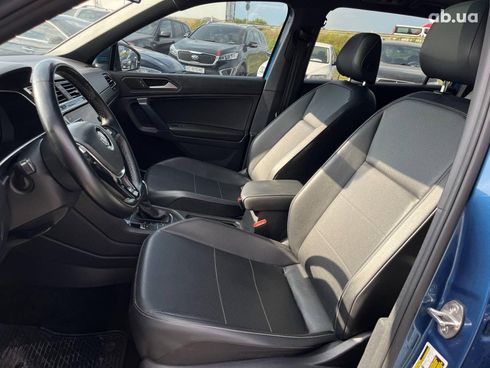 Volkswagen Tiguan 2018 синий - фото 32