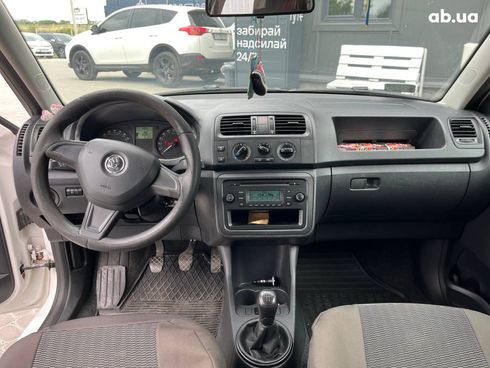 Skoda Fabia 2014 белый - фото 29