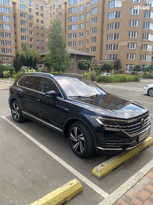 Volkswagen Touareg 2022 - фото 22