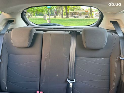 Ford Fiesta 2014 желтый - фото 24
