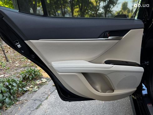 Toyota Camry 2022 черный - фото 28