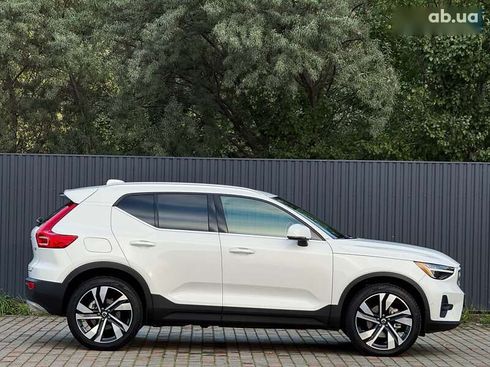 Volvo XC40 2024 - фото 3