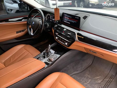 BMW 5 серия 2017 белый - фото 36