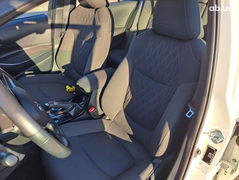 Toyota Corolla 2020 белый - фото 11