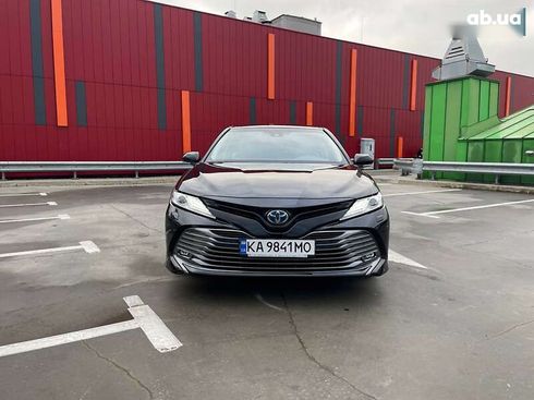 Toyota Camry 2020 - фото 2