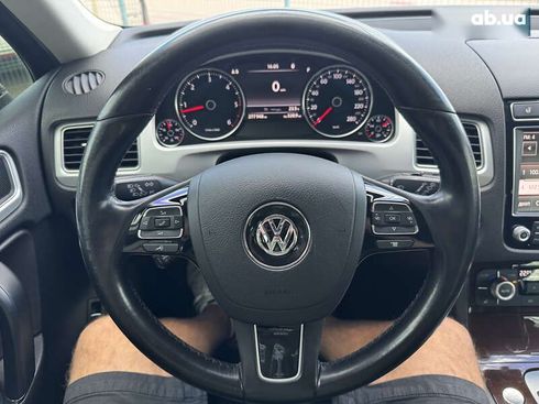 Volkswagen Touareg 2017 - фото 25