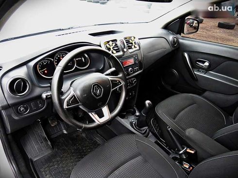 Renault Logan 2017 - фото 4