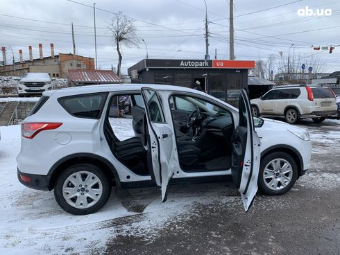 Ford Escape 2015 белый - фото 14