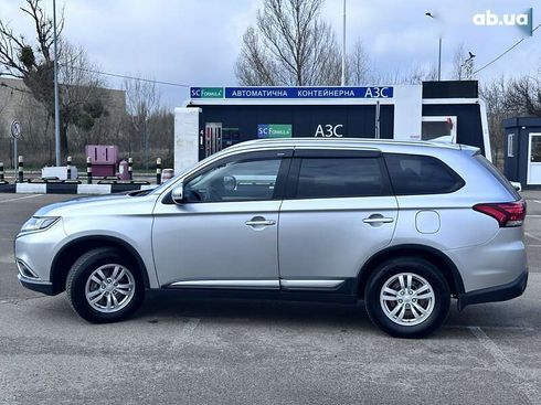 Mitsubishi Outlander 2018 - фото 24