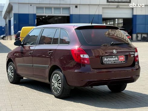Skoda Fabia 2011 красный - фото 4