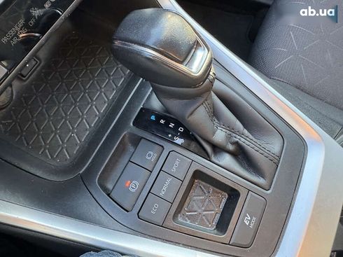 Toyota RAV4 2021 - фото 24