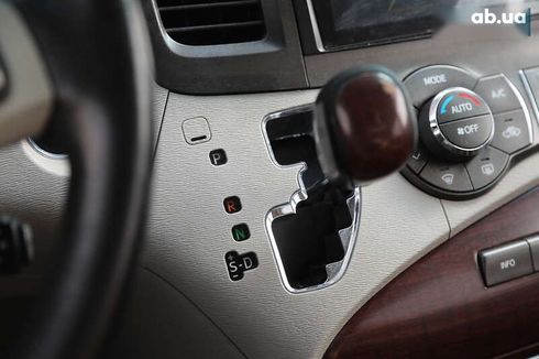 Toyota Sienna 2010 - фото 20