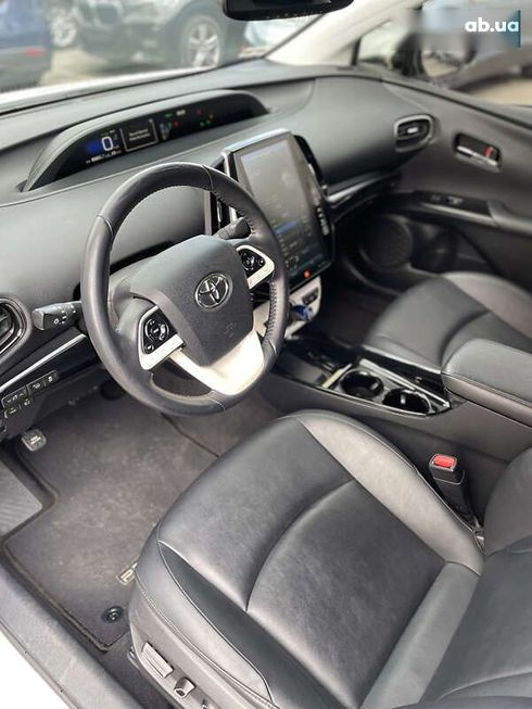 Toyota Prius 2017 - фото 11