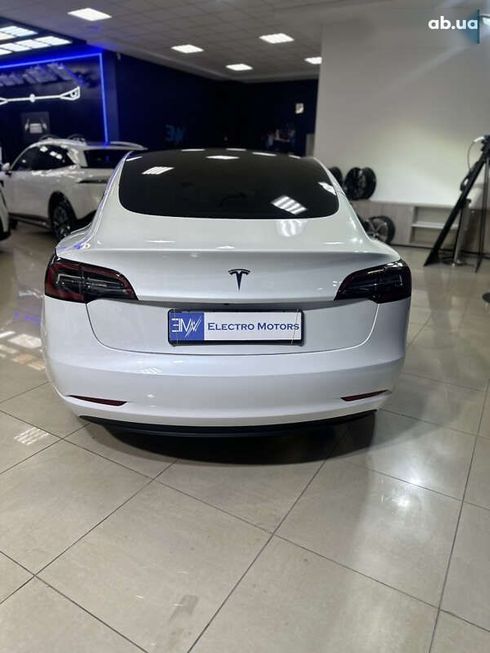 Tesla Model 3 2022 - фото 19