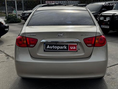 Hyundai Elantra 2010 бежевый - фото 3