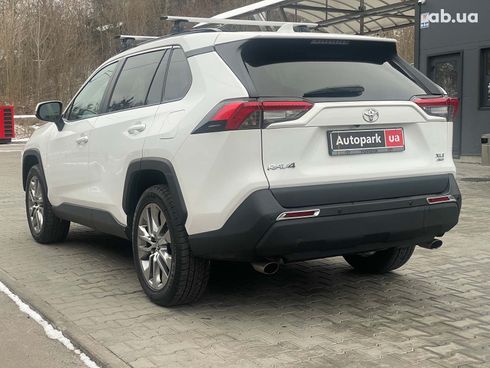 Toyota RAV4 2019 белый - фото 15