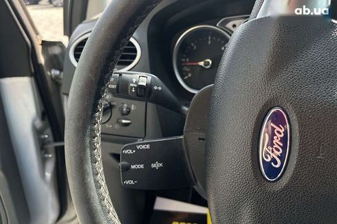 Ford Focus 2010 - фото 12