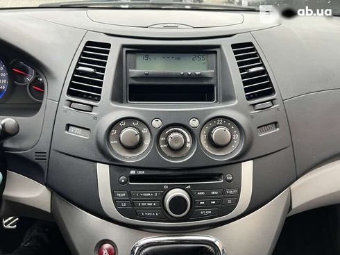 Mitsubishi Grandis 2010 - фото 25