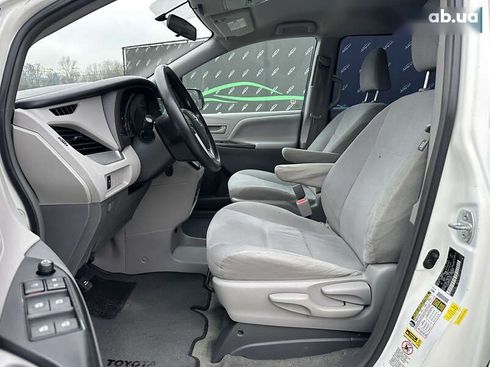 Toyota Sienna 2016 - фото 6