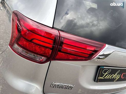 Mitsubishi Outlander 2018 - фото 10