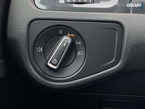 Volkswagen e-Golf 2020 - фото 29