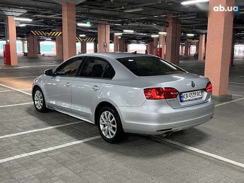 Volkswagen Jetta 2012 - фото 2