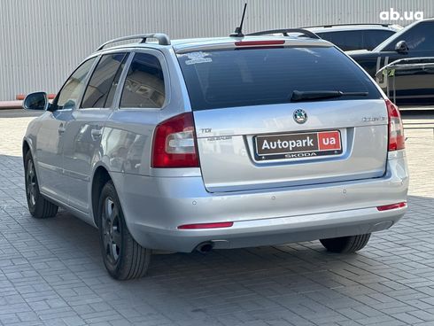 Skoda Octavia 2012 серый - фото 9