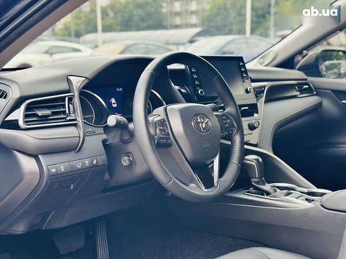 Toyota Camry 2021 - фото 13