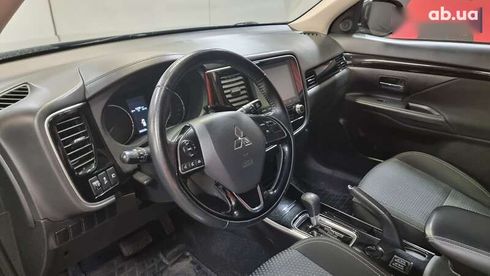 Mitsubishi Outlander 2021 - фото 10