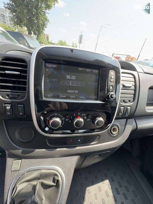 Renault Trafic 2019 - фото 19