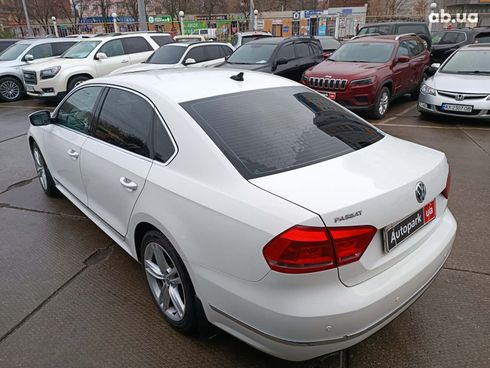 Volkswagen Passat 2015 белый - фото 4