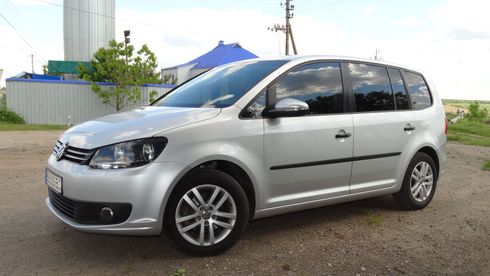 Volkswagen Touran 2011 - фото 2
