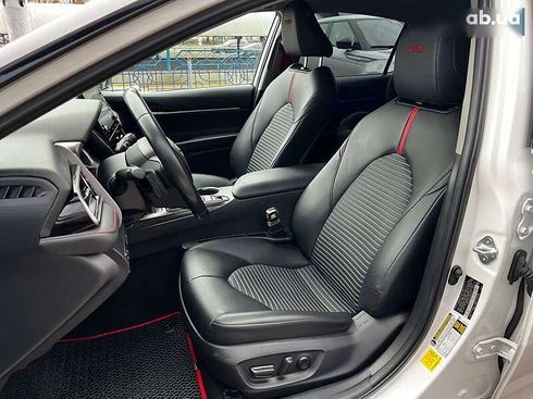 Toyota Camry 2021 - фото 10