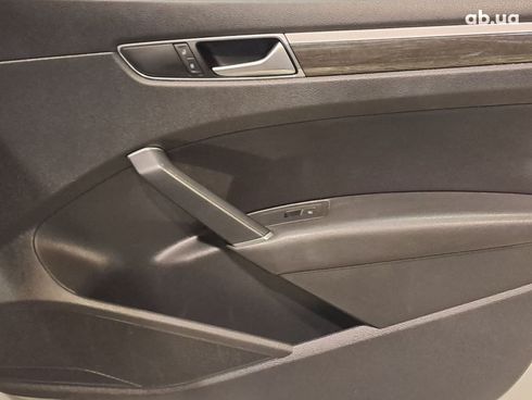 Volkswagen Passat 2016 серый - фото 15