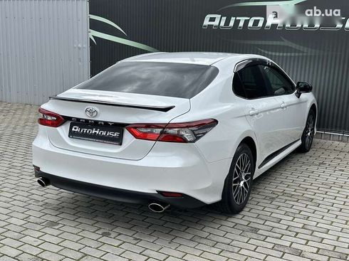 Toyota Camry 2021 - фото 18