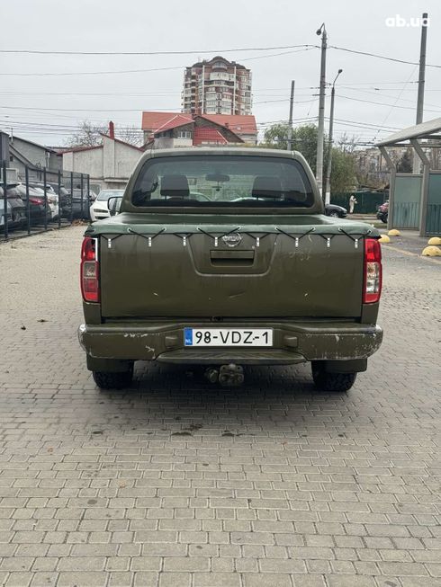 Nissan Navara 2007 зеленый - фото 11