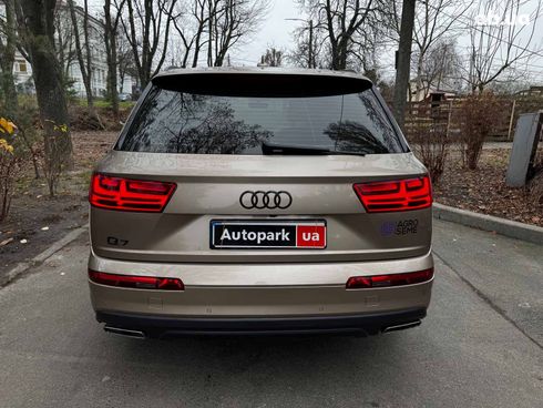 Audi Q7 2018 бежевый - фото 7