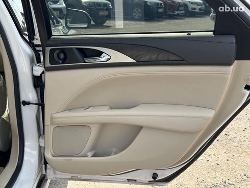 Lincoln MKZ 2019 белый - фото 27